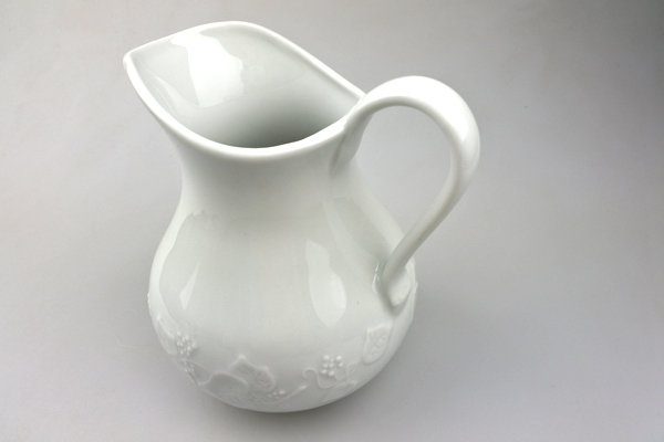 vi-berry-haute-porcelaine-pitcher