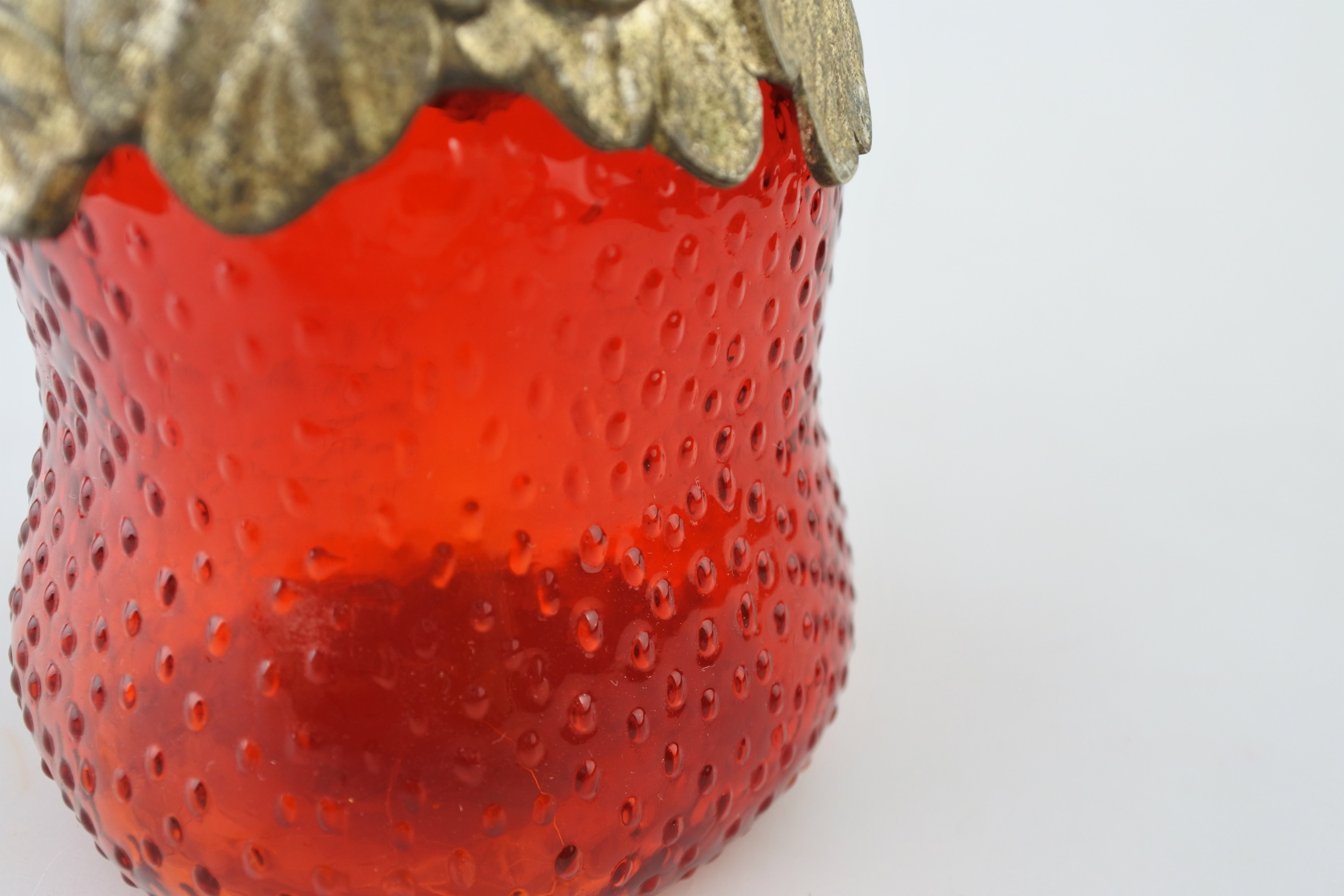 vi-strawberry-glass-sugarpot