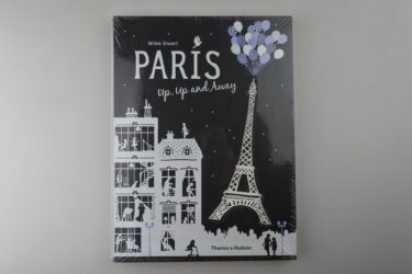 2016年 フランス「Paris Up, Up and Away」英語版／切り絵しかけ絵本／洋書