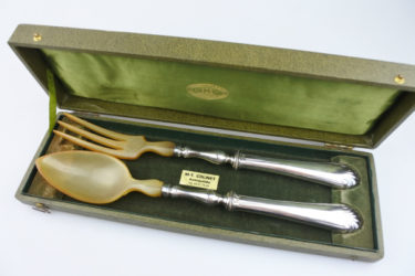 【ビンテージ・アンティーク】1800年代後半 フランス製Christofle（クリストフル）シルバーメッキと水牛のサーバーセット