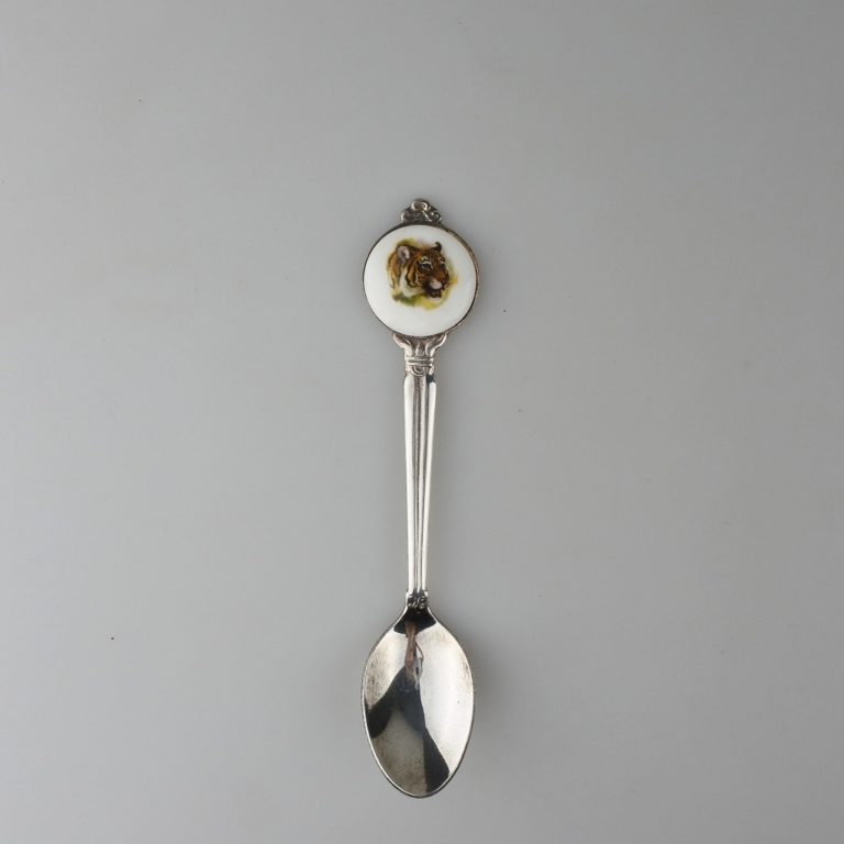 ビンテージ】虎のプリントの銀メッキティースプーン│Porch Drop