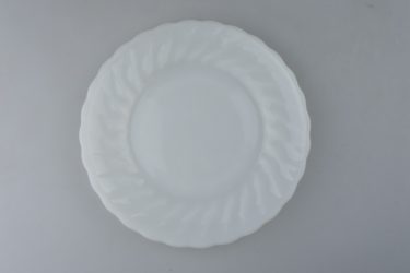 【ビンテージ】アメリカ製 Anchor hocking（アンカーホッキング）ミルクガラスケーキ皿／18.5cm