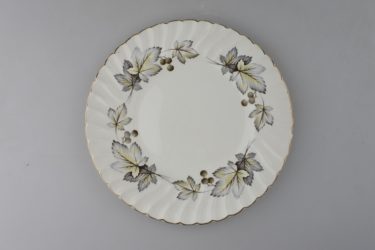 【ビンテージ】イギリス製AYNSLEY（エインズレイ）メイプルリーフ柄のケーキ皿（17.5cm）／1950～1960年