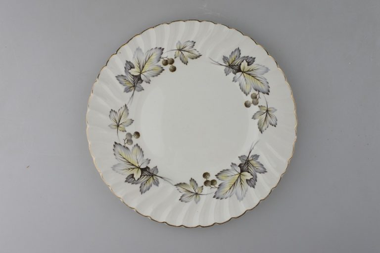 ビンテージ】イギリス製AYNSLEY（エインズレイ）メイプルリーフ柄の