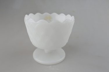 【ビンテージ・デッドストック】アメリカ製 1960～1970年頃 BRODY（ブロディ）ミルクガラスコンポート／ダイアモンドパターン