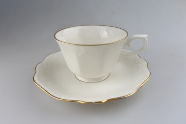 【ビンテージ】ニットーロイヤル（Noritake(ノリタケ)）Ivory ＊カップ＆ソーサー